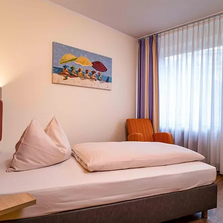 Hotell Am Stadtpark 4*